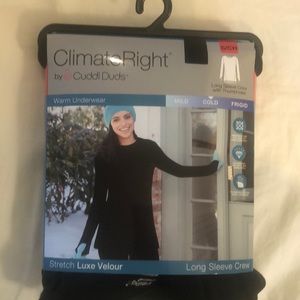 🖤 Solid black Cuddle duds top, NWT🖤